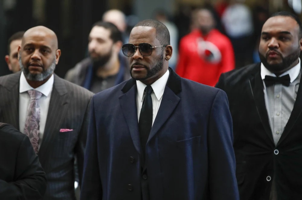 R. Kelly wakatiwe igifungo cy’imyaka 31 yasabye Trump imbabazi