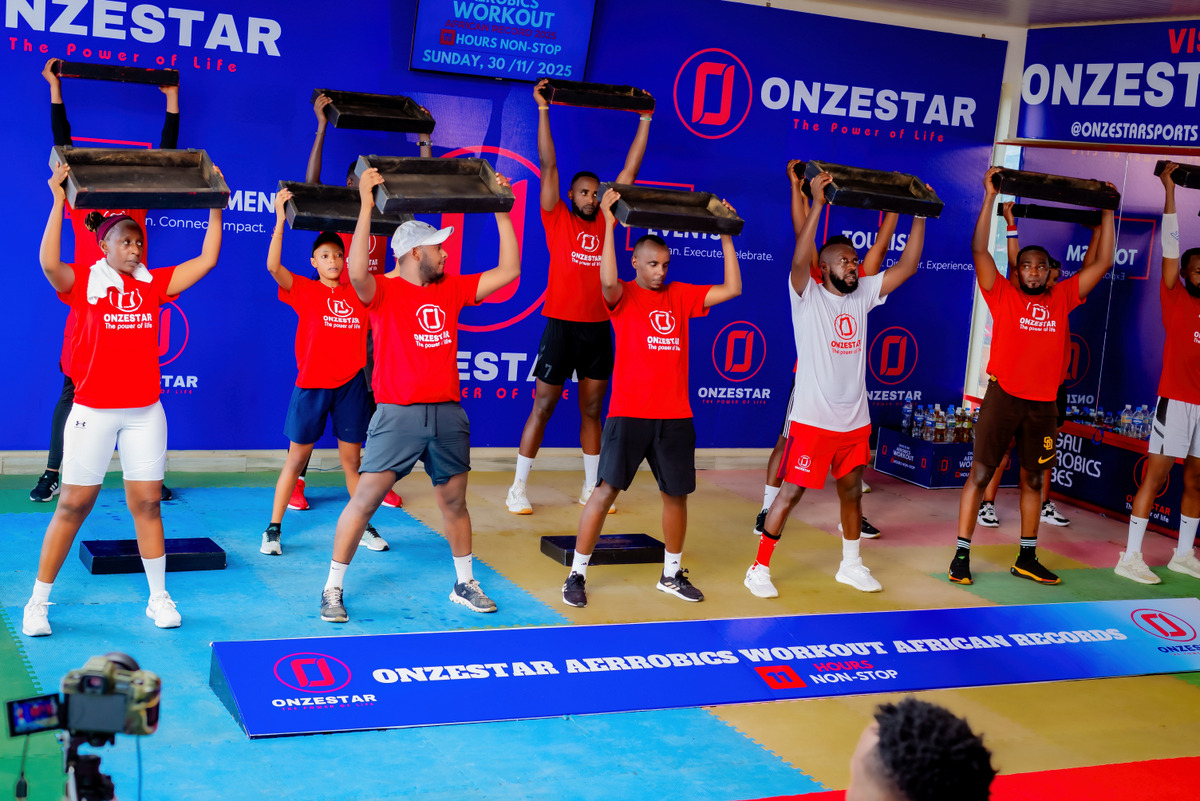 Umunyarwanda  yaciye agahigo muri Afurika, amara amasaha 11 akoresha ‘Aerobics’ (Amafoto)