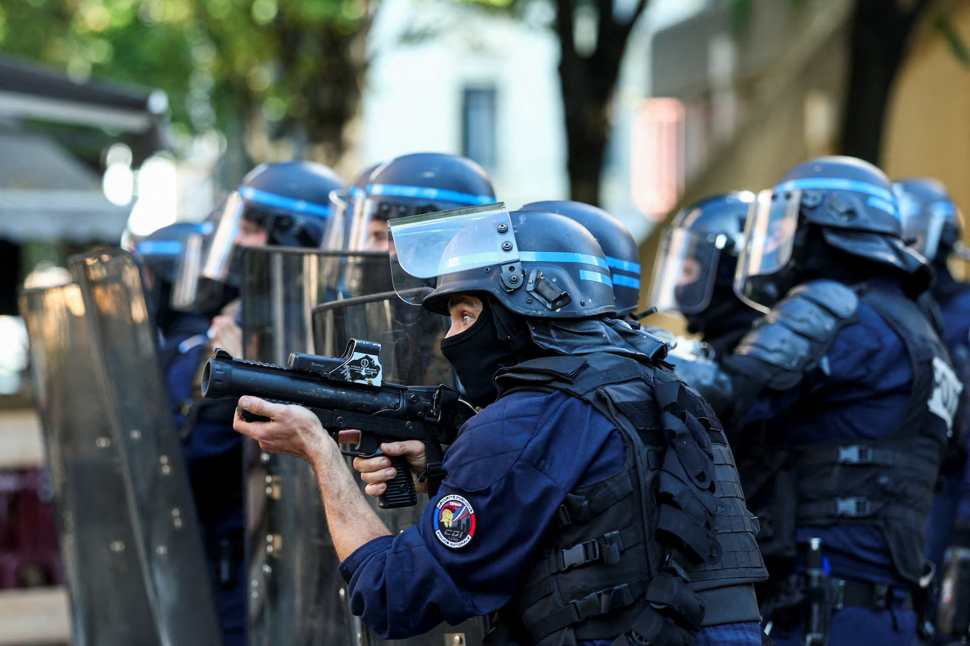 U Bufaransa: Polisi yakijweho umuriro nyuma y’imyigaragambyo y’abanyeshuri yakomerekeyemo benshi