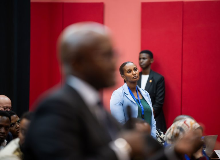 Oswakim, Albert, Scovia na Nduhungirehe batinzweho: Ijisho ku nkuru zahize izindi muri iki cyumweru
