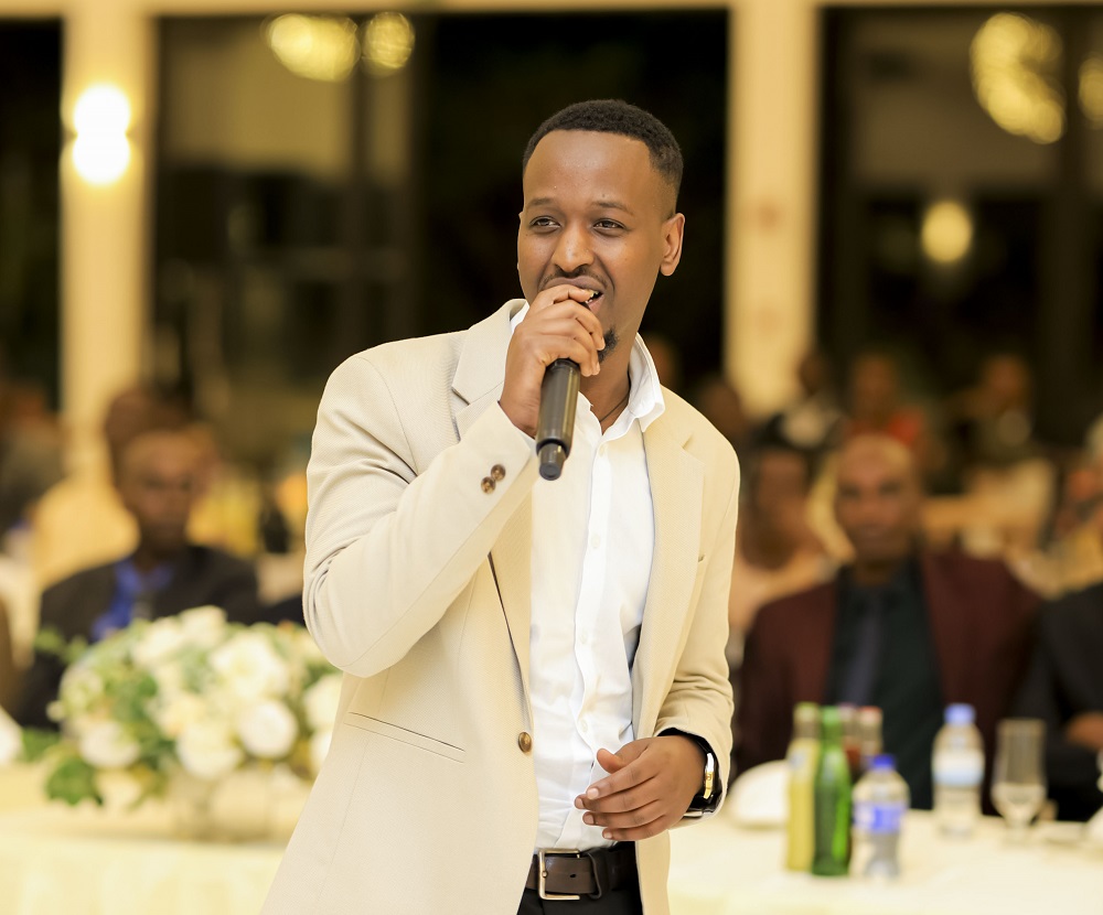 Ibyihariye kuri Serugo Jacques, umukinnyi wa ruhago wabaye umuhanzi mu muziki wo kuramya no guhimbaza Imana