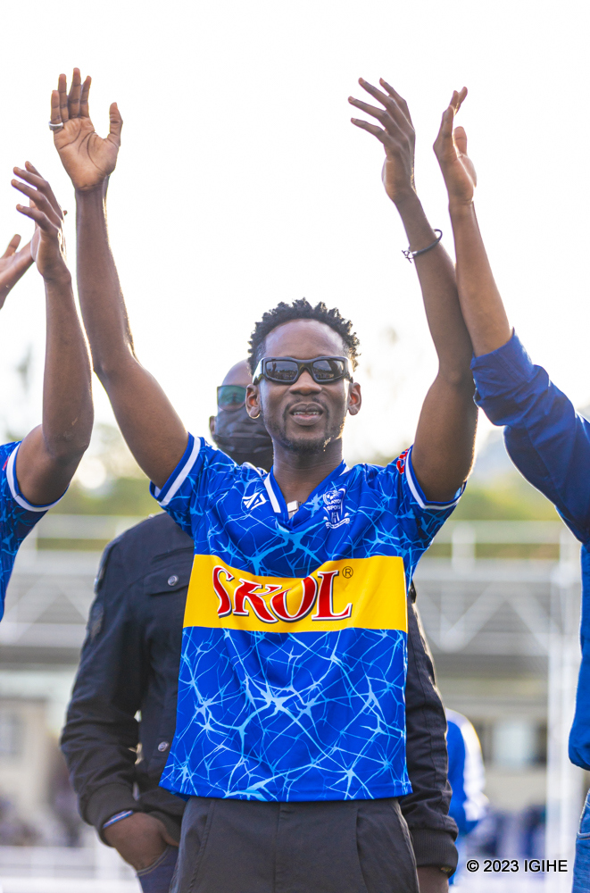 Mr Eazi yakoze ku marangamutima y’abafana ba Rayon Sports muri Trace Awards