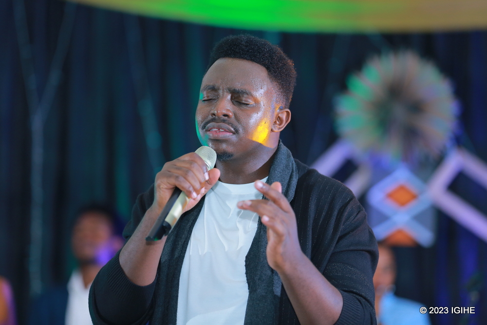 Ibyihariye kuri album nshya ya Denys Nyituriki yaririmbye mu masaha ane (Amafoto)