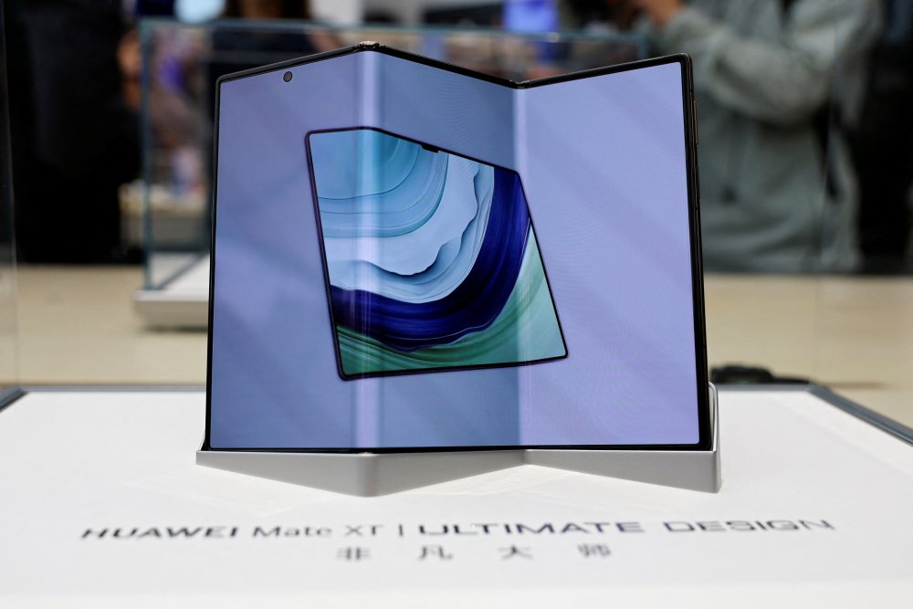 Huawei yatangiye kugurishiriza hanze y’u Bushinwa telefoni yayo izingwa kabiri
