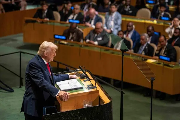 Trump yavuze ko ashobora ‘kurimbura’ Iran, ariko yiteze amasezerano nyuma y’amatora