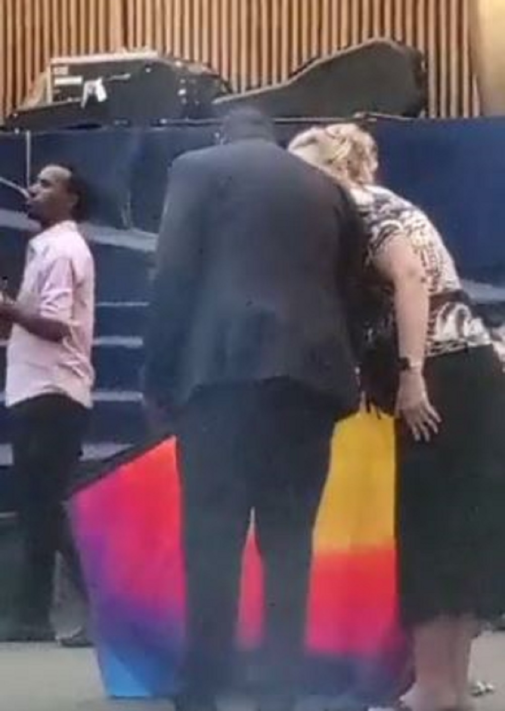 Ibendera rikoreshwa n’abatinganyi ryaciye igikuba mu rusengero rwa ADEPR