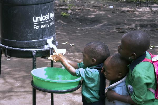 Uganda: Ababyeyi bamwe batangiye gukura abana ku mashuri kubera Ebola