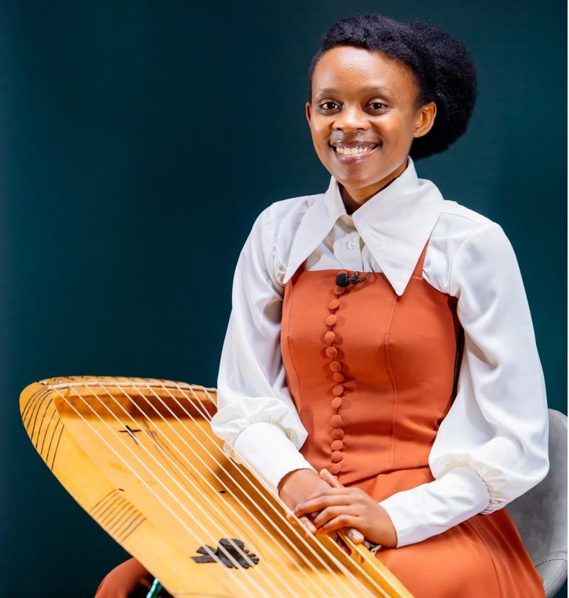 Ubuhamya bwa Niyifasha uri mu bakobwa bake bacuranga inanga mu Rwanda