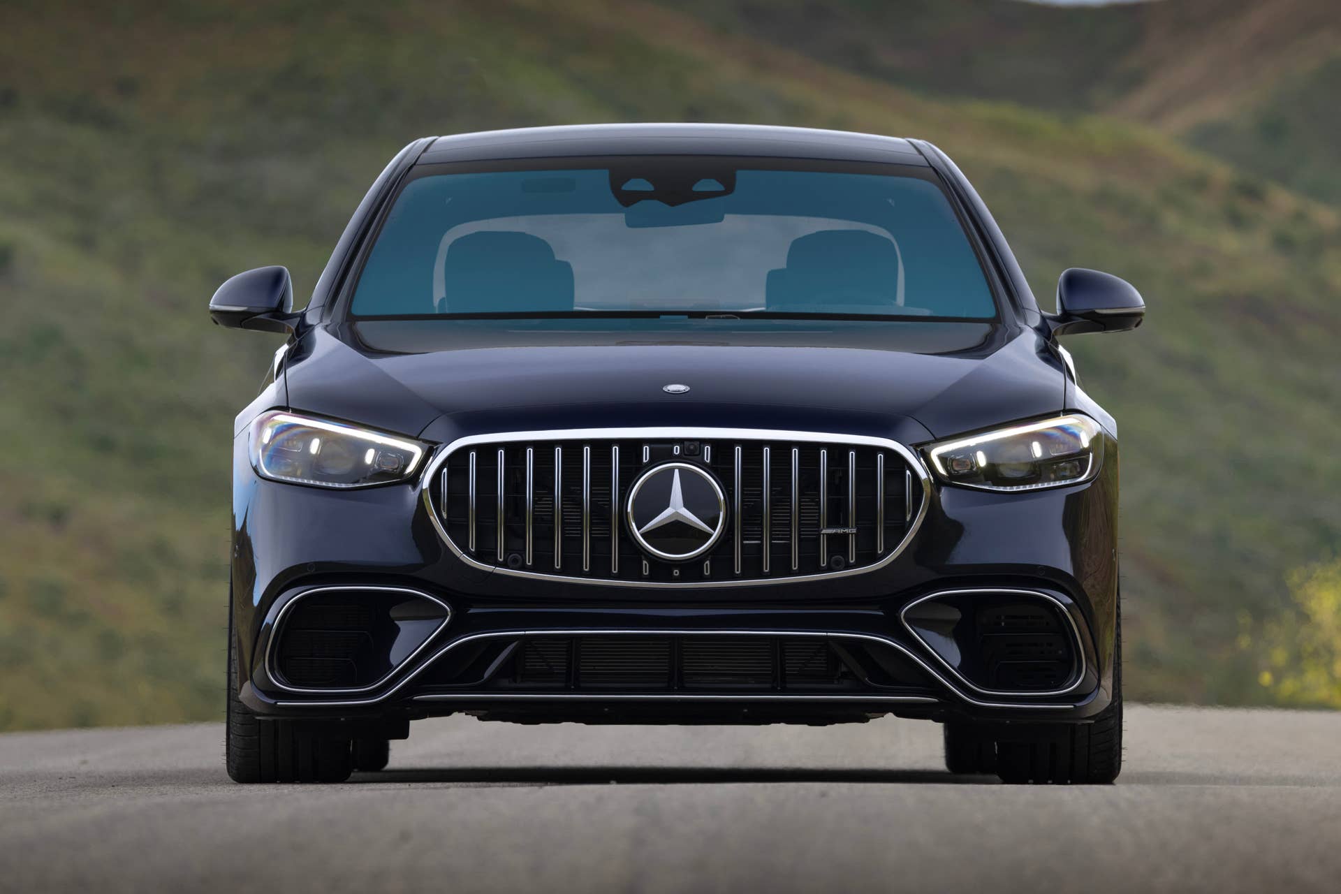 Mercedes-Benz igiye gusubiza mu ruganda imodoka ibihumbi 30 kubera ikibazo cya feri