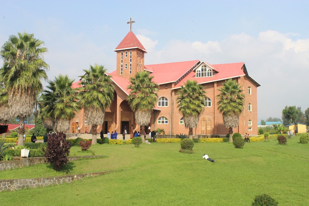 Umupasiteri wo mu Itorero Angilikani yahagaritswe azira gutandukana n’umugore