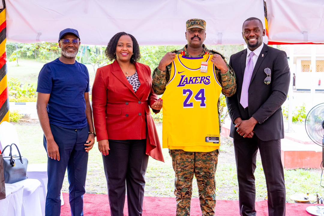Gen Muhoozi na Clare Akamanzi mu biganiro byo guteza imbere Basketball muri Uganda