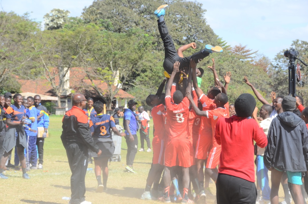 Ifoto y’Umunsi: Ibyishimo by’igikombe cyegukanywe n’ikipe yaserukiye u Rwanda muri FEASSSA2022
