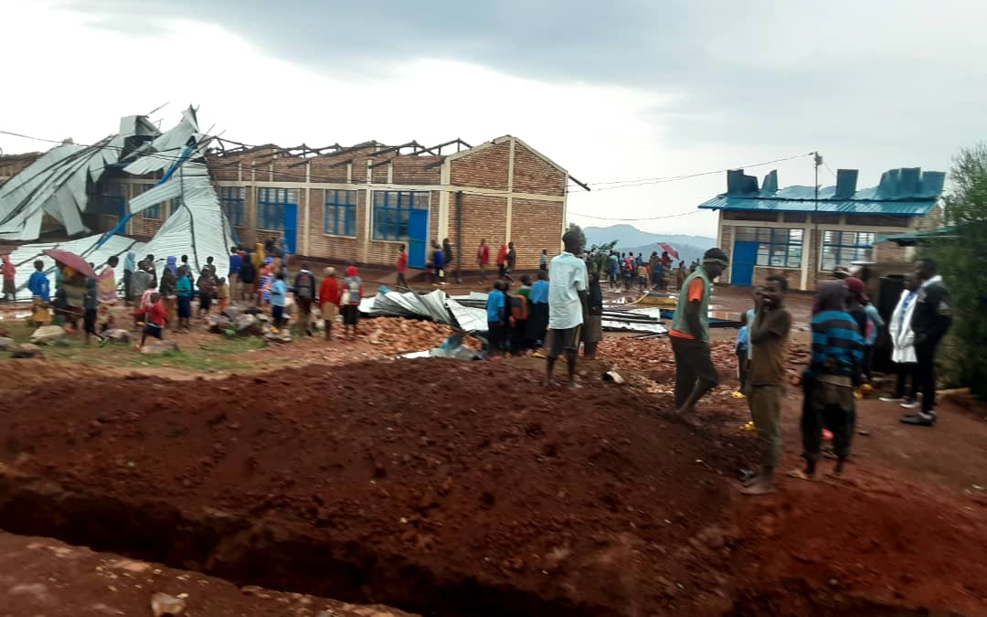 Gisagara: Umuyaga wasambuye ibyumba 11 by'amashuri, abana batatu barakomereka