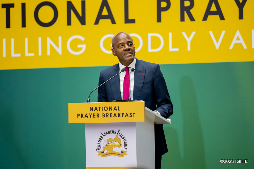 Ukuboko kw’Imana kumuriho- Pasiteri Yves Castanou avuga kuri Perezida Kagame (Amafoto na Video)