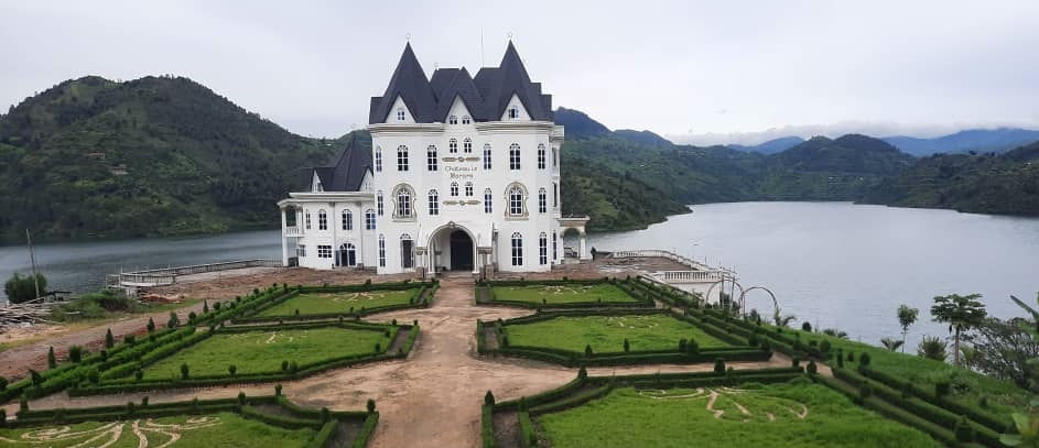 Ubwiza bwa Château Le Marara, hotel ifite imiterere mvaburayi yubatse mu nkengero za Kivu
