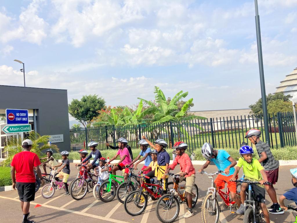 Hari uwabaye nka polisi, undi aba umuganga: Ibyaranze Car Free Day y’Abana i Kigali (Amafoto)