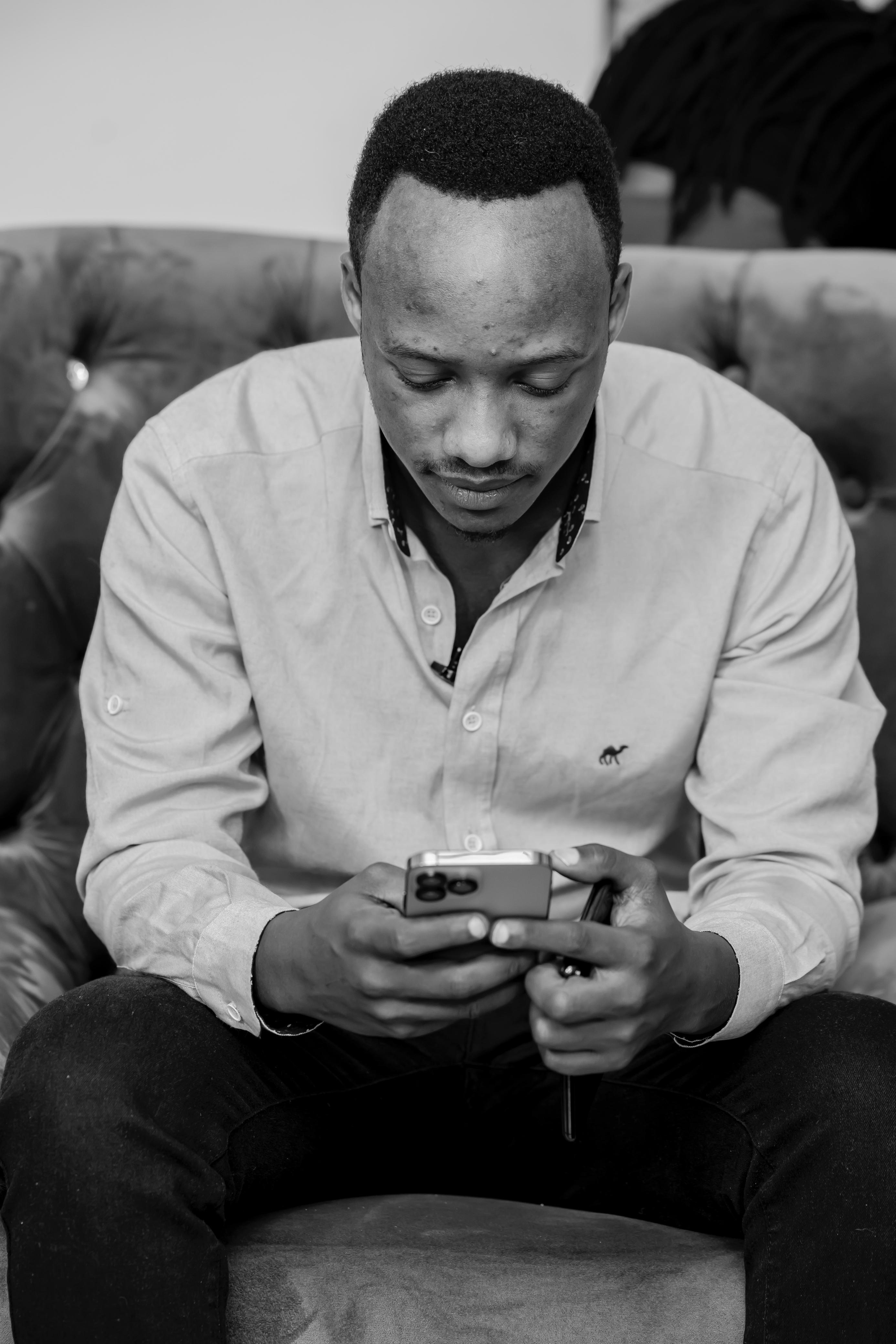 Niyonsenga yinjiza asaga miliyoni 1 Frw kubera Instagram (Video)