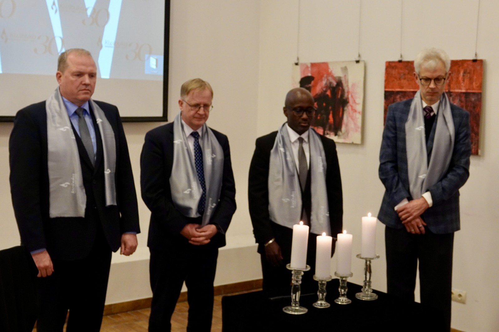 Bwa mbere muri Lithuania bibutse Jenoside yakorewe Abatutsi, basabwa kwigisha amateka yayo mu mashuri (Amafoto)