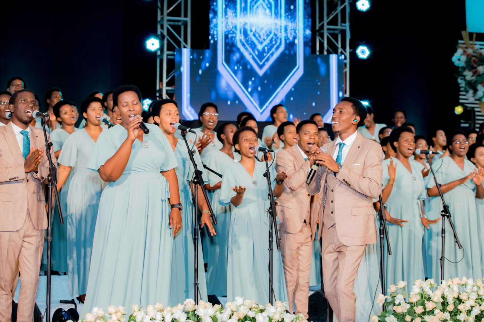 Korali Agape yo muri ADEPR Nyarugenge yahurije Siloam na Jehovah Jireh mu giterane