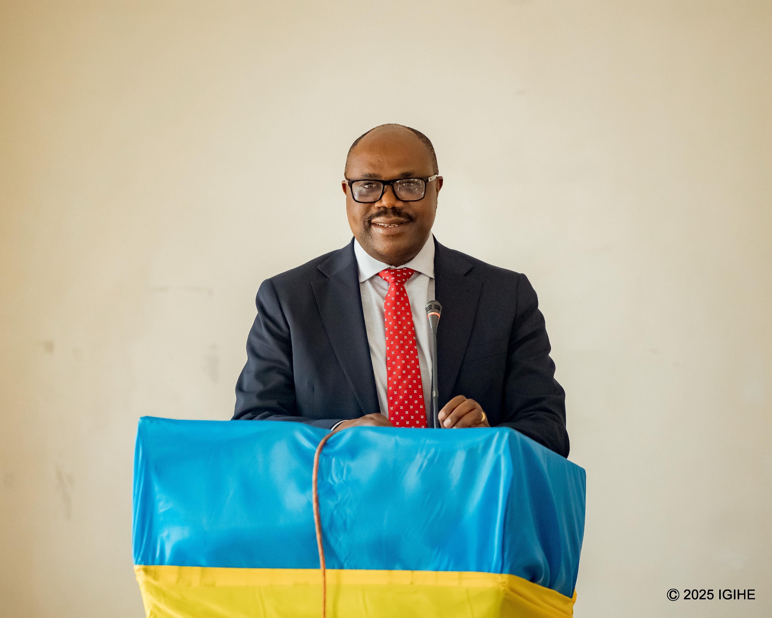 BNR yahagurukiye kuziba icyuho hagati y'abagore n'abagabo mu kwitabira serivisi z'imari hifashishijwe telefoni