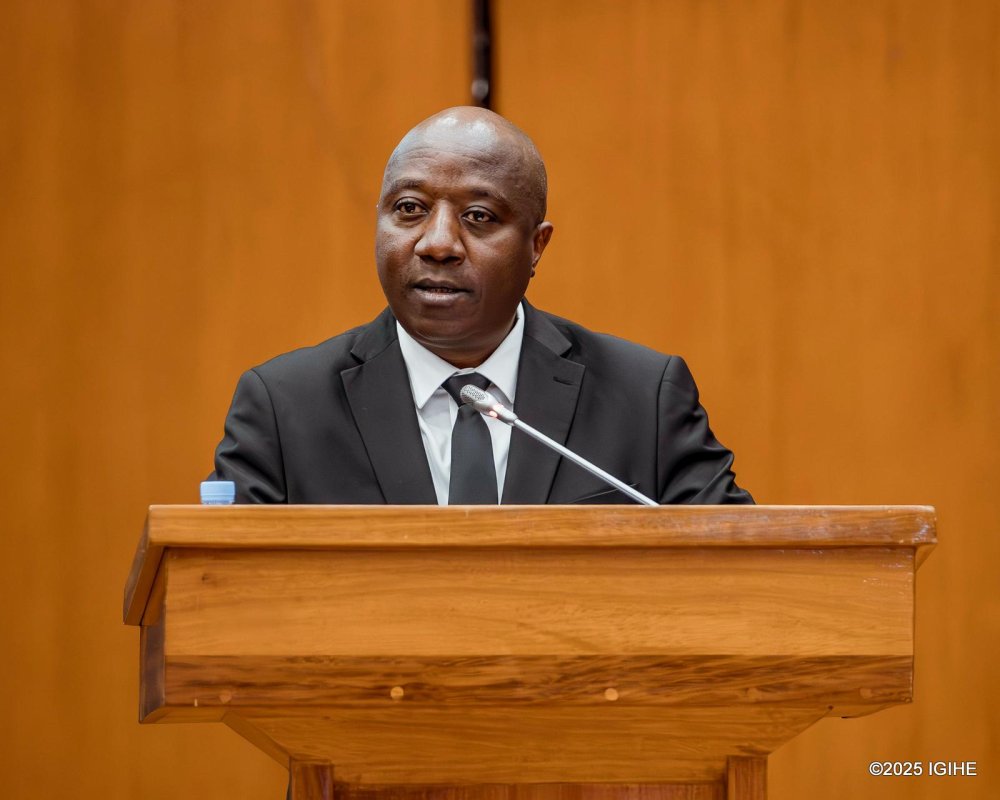 Perezida Kagame yashimiye Dr. Ngirente Edouard wari ugiye kumara imyaka umunani ari Minisitiri w’Intebe