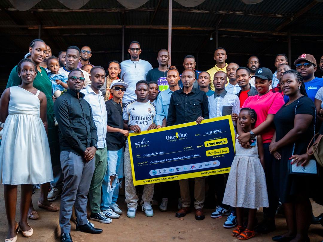 MC Brian n’inshuti ze batanze Mutuelle de Santé ku bantu 1100