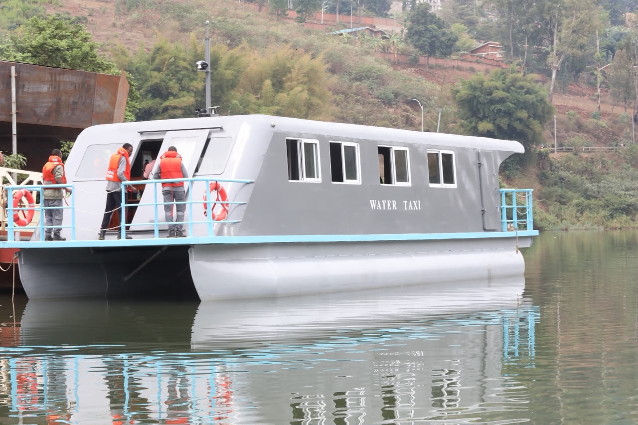 Abaturage bo ku Nkombo bahawe ubwato bwa miliyoni 500 Frw