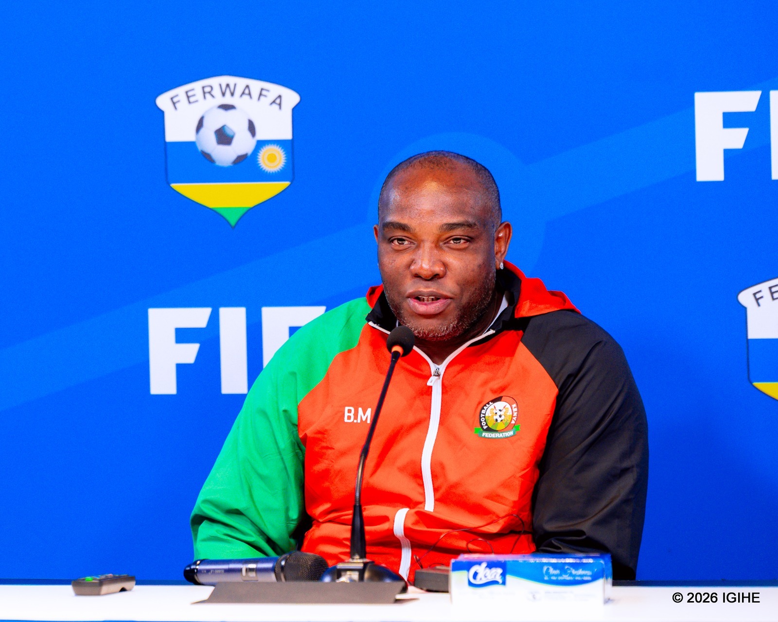 Benni McCarthy uri guterwa imijugujugu n’Abanya-Kenya ashaka kuzukira ku Mavubi (Video)