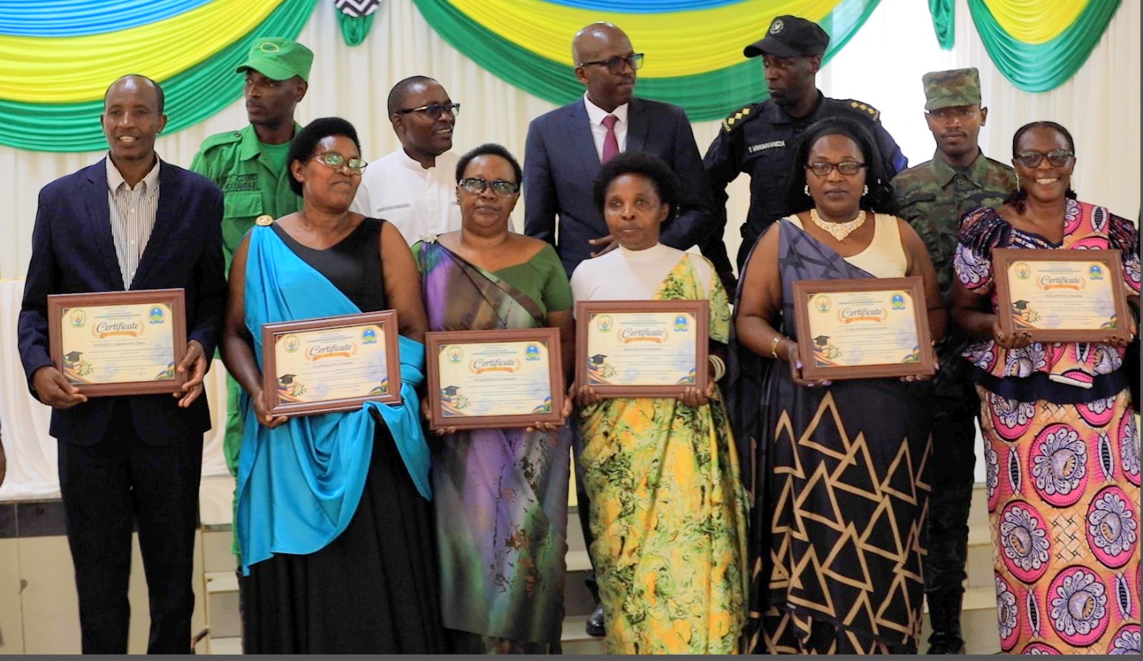Serivisi z’Umwalimu Sacco, gukorera kure no kutagira mudasobwa: Ahakwiriye umwotso mu burezi mu mboni z’abarimu