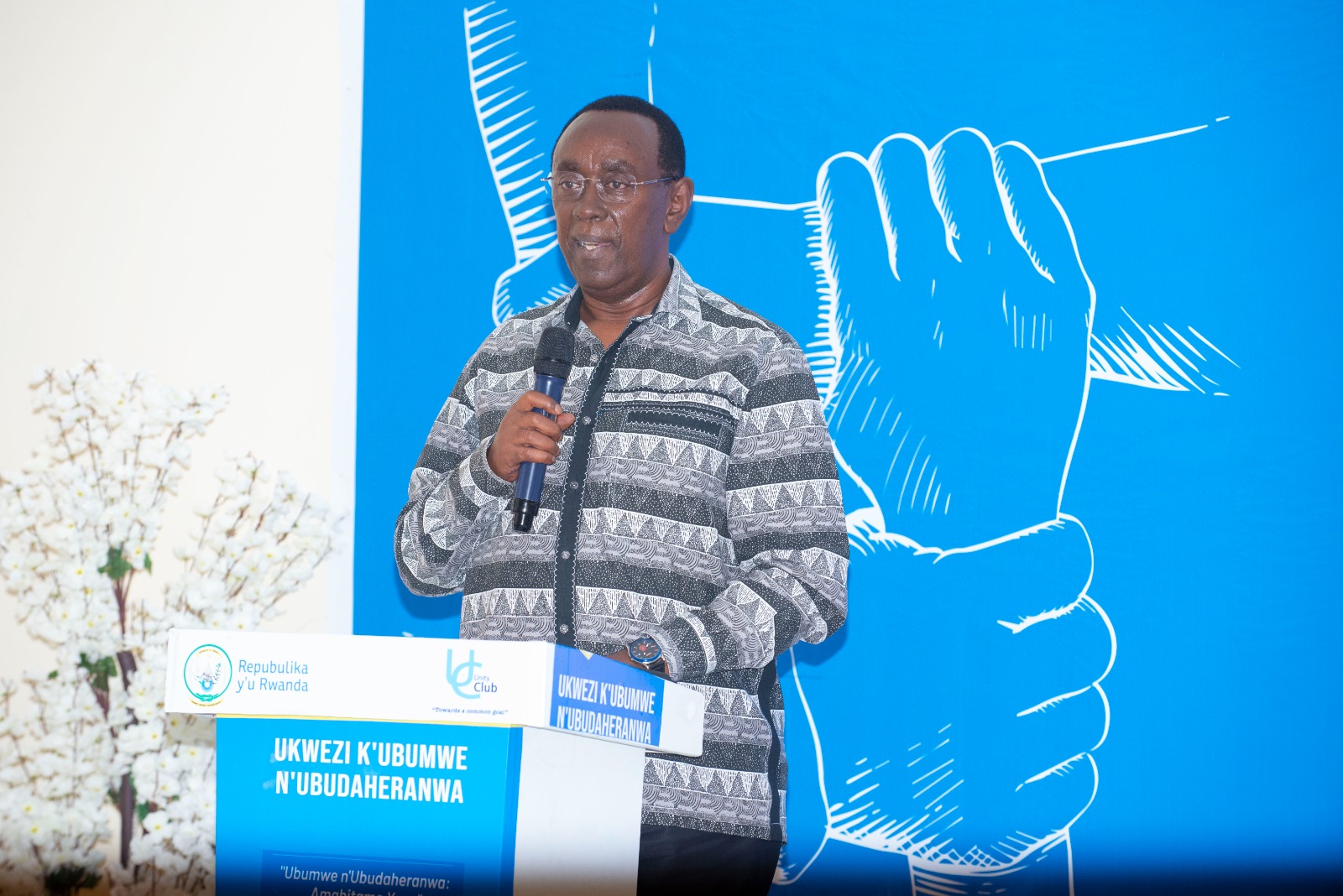 Mumbabarire cyane, uwo si njye – Bernard Makuza yitandukanyije n’ingengabitekerezo ya Se