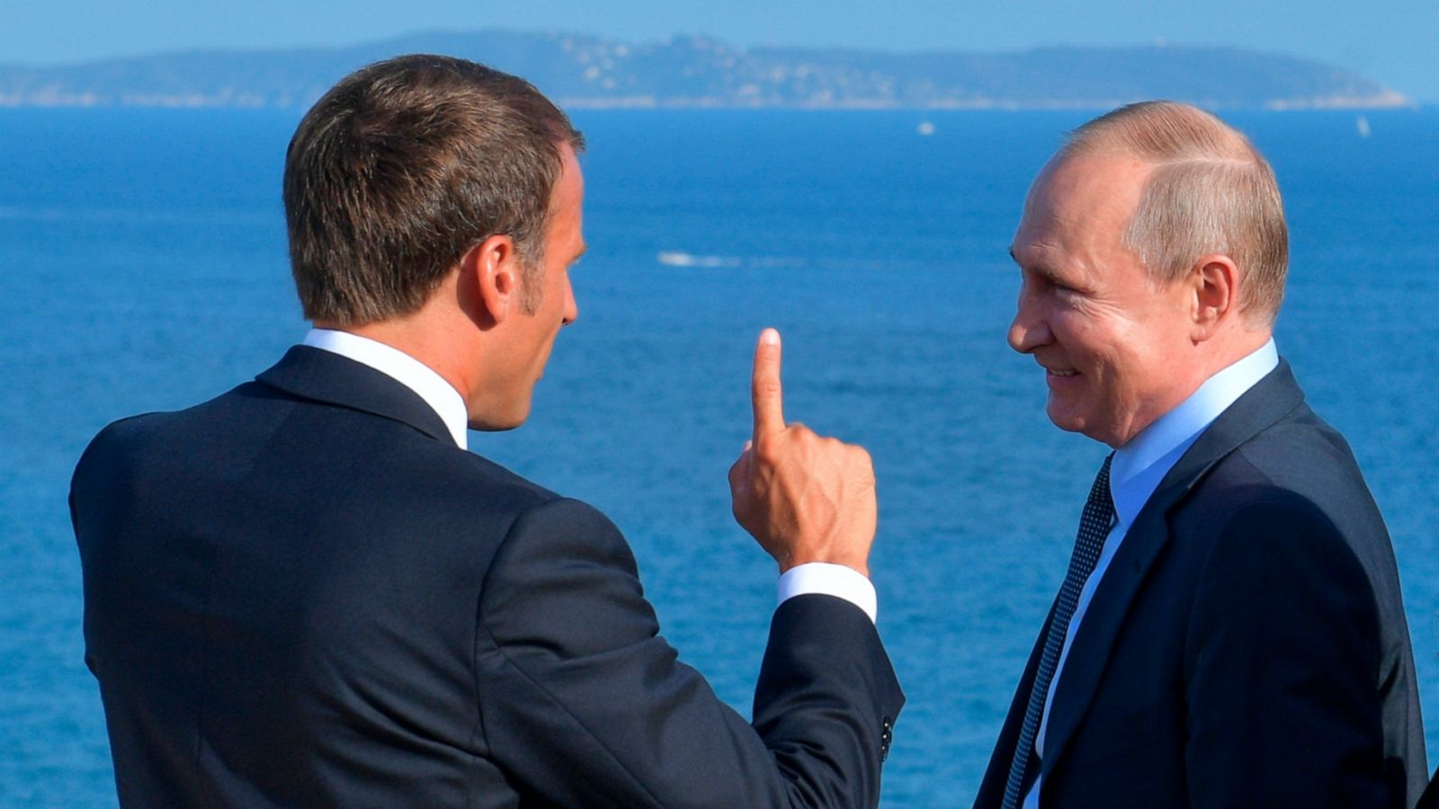 Intambara muri Ukraine: Macron yahamagariye Putin gusubira ku meza y’ibiganiro