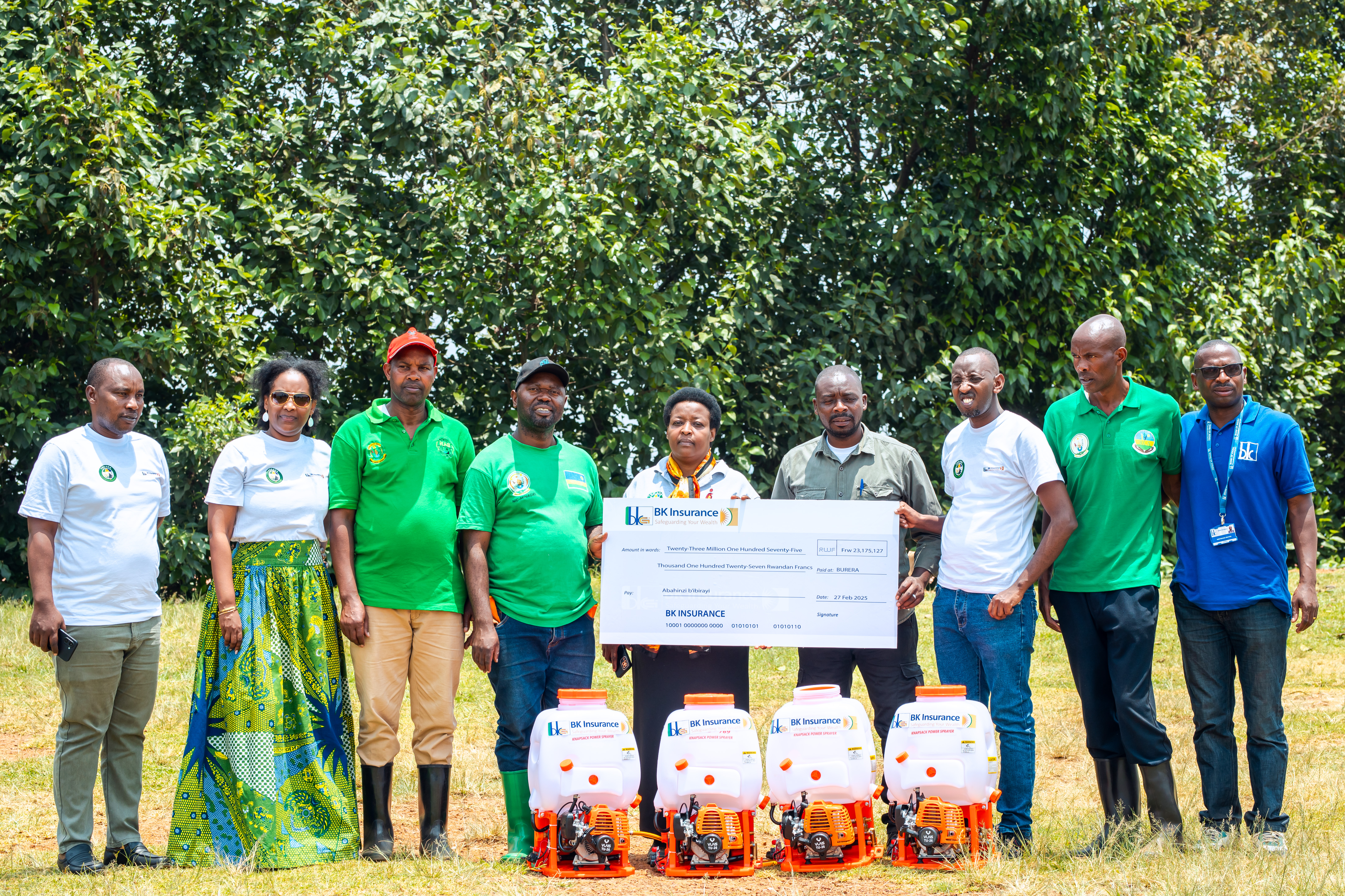 Burera: BK Insurance yashumbushije abahinzi bahombejwe n’izuba