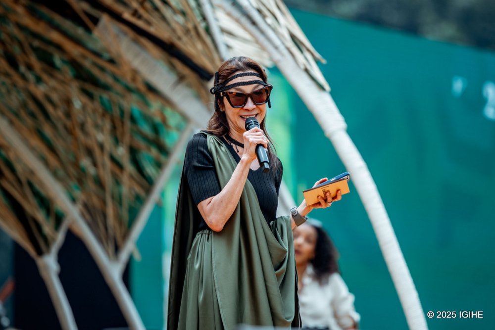Michelle Yeoh uherutse i Kigali, agiye guhabwa inyenyeri y’icyubahiro muri ‘Hollywood Walk of Fame’