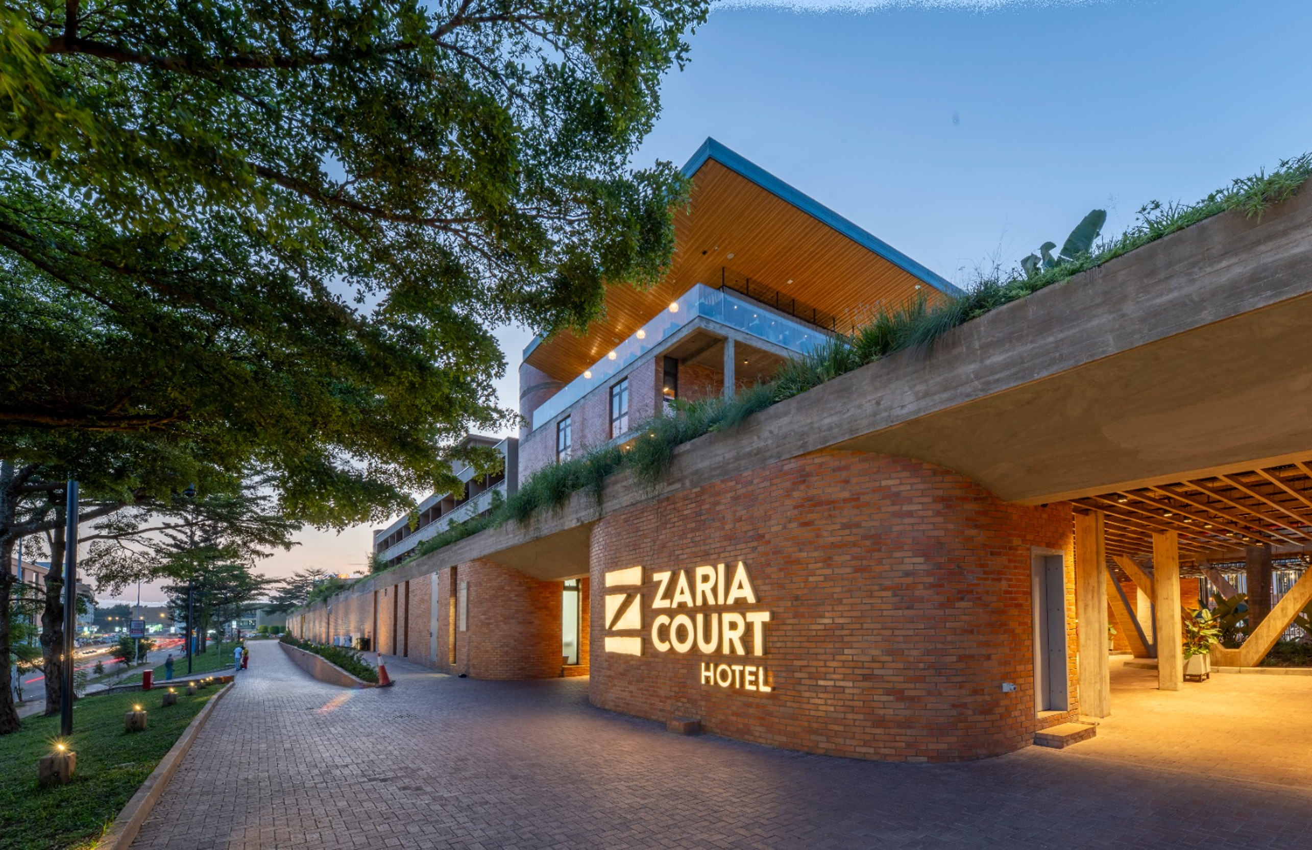 Abakozi ba Zaria Court Hotel bahuguwe ku mahame y’ikigo cya Hilton kiyigenzura