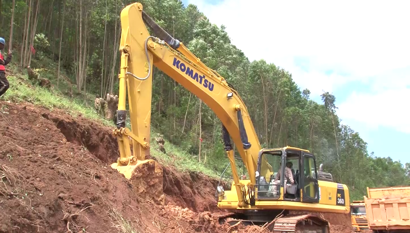 Abaturage benshi binubira ko bimurwa ku bw'inyungu rusange ariko ntibahabwe ingurane vuba