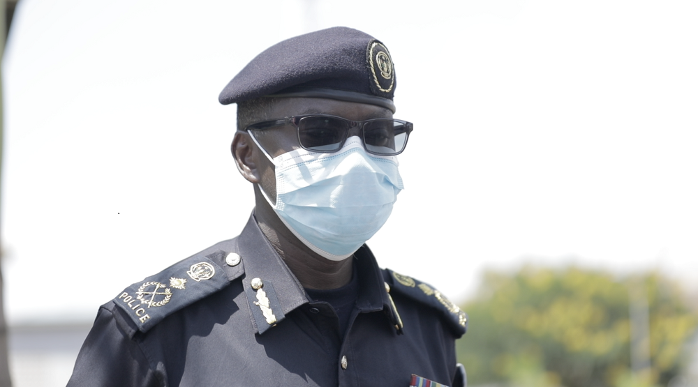 CP Kabera John Bosco yavuze ko Polisi igiye kujya ihana abarenga ku mabwiriza yo gutwarira moto mu muhanda mugari wagenwe