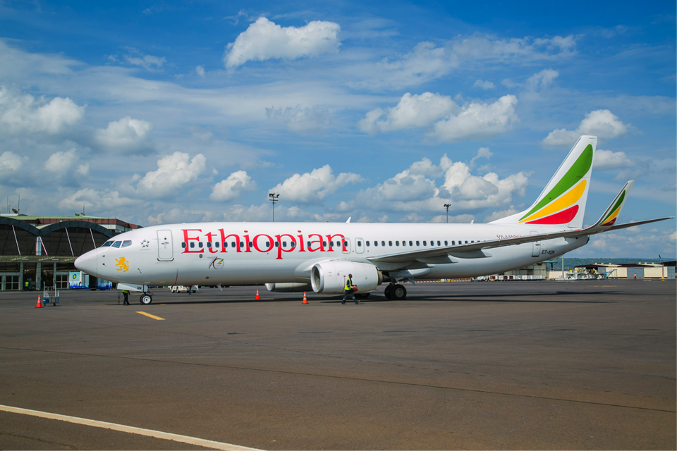 Ethiopian Airlines ikoresha indege zisize ibara ry'umweru nk'irihuriweho na sosiyete nyinshi ku Isi