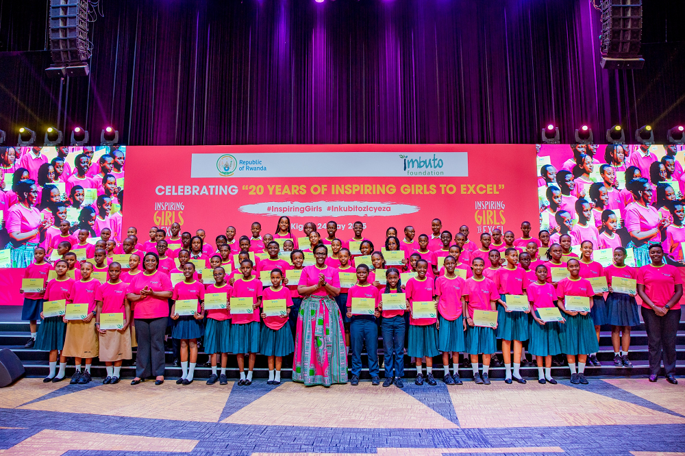 Louise Mushikiwabo yashimye Madamu Jeannette Kagame washyize imbere guteza imbere uburezi bw'umwana w'umukobwa