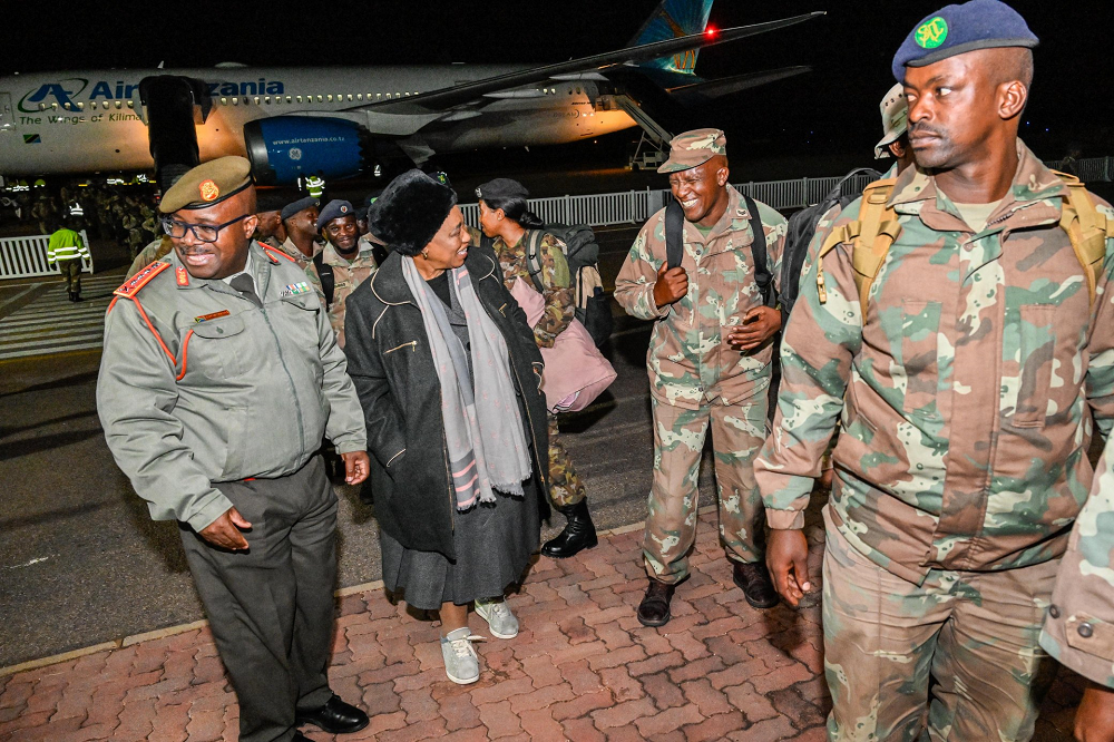Minisitiri w’Ingabo muri Afurika y’Epfo, Angie Motshekga, yakiriye abasirikare 249 b’icyo gihugu bari muri RDC