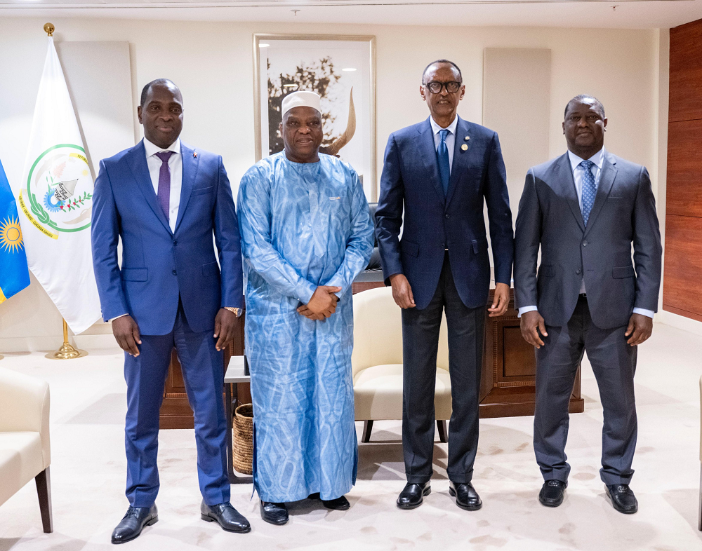 Perezida Kagame yashyikirijwe ubutumwa bwa mugenzi we Mamadi Doumbuya