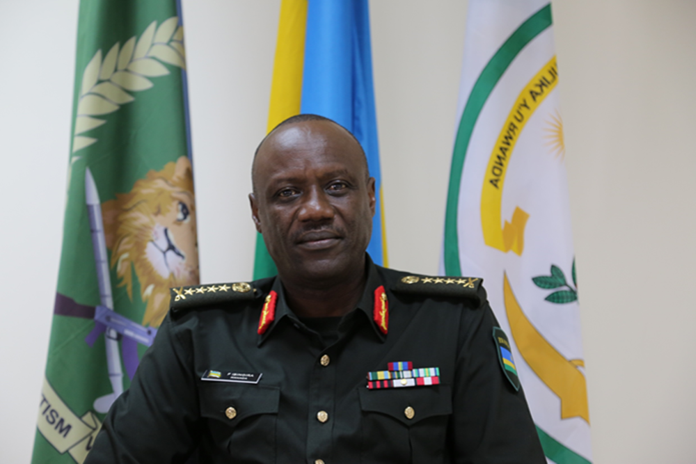 Ibingira yasabye abaturage gukomeza kurushaho kwicungira umutekano nk’uko bisanzwe, ubundi abasakuza ngo barashaka gutera u Rwanda n’abashaka gutaha ku ngufu bakabarekera ingabo z’u Rwanda