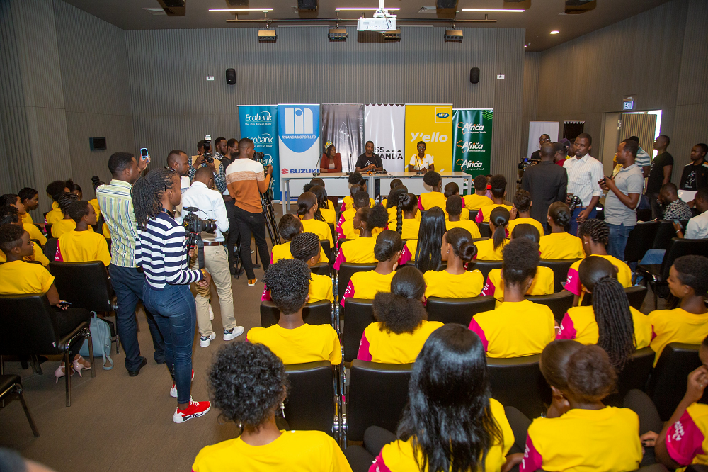 Abakobwa bose uko ari 54 bari bitabiriye ikiganiro n'abanyamakuru