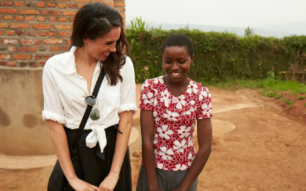 Meghan Markle yagize umwanya wo kwifotozanya n'abana batandukanye