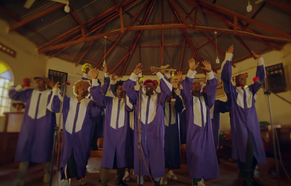 ‘St. James C.O.U Luwafu Choir’ ikunze gukodeshwa ikaririmba mu birori binyuranye no ku kiriyo. Ni yo yifashishijwe na Bruce Melodie