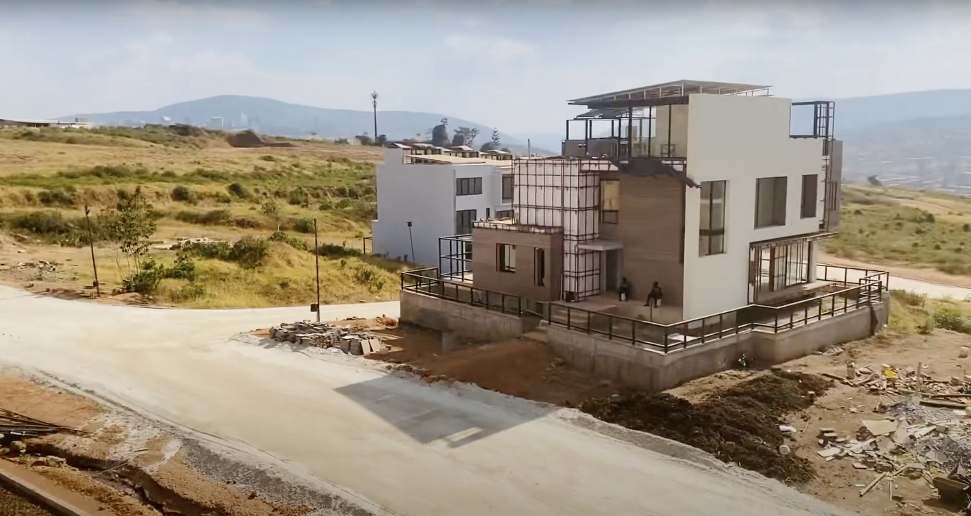 Inyubako za mbere zizaba ziri mu Mudugudu wa Vision City II zatangiye kubakwa