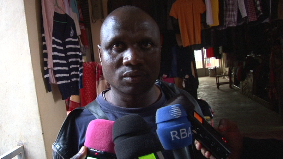 Abacuruzi baganiriye n'itangazamakuru bavuze ko batazi agaciro k'ibyangirikiye mu maduka kuko batarakora imibare