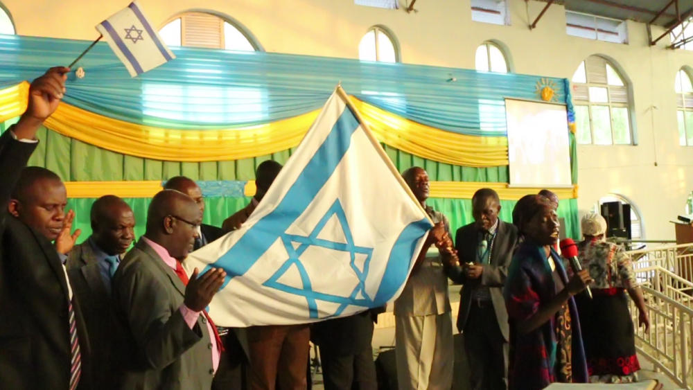 Abanyamasengesho basengaga bazamuye ibendera rya Israel