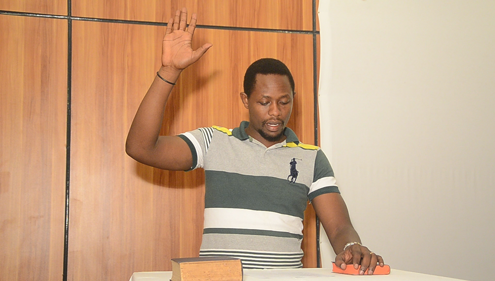 Nsabimana Aloys watorotse ubwo yarahiraga ko azitwara neza agasohoza ubutumwa bwe ndetse akagaruka mu gihugu