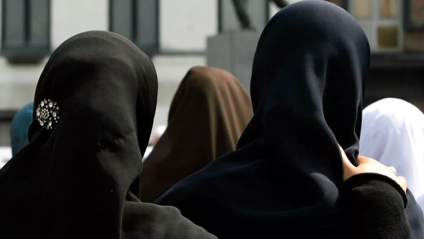 Mu Butaliyani, abanyeshuri b’Abayisilamu bagiye kubuzwa kwiga bambaye ‘Burqa’ na ‘Niqab’