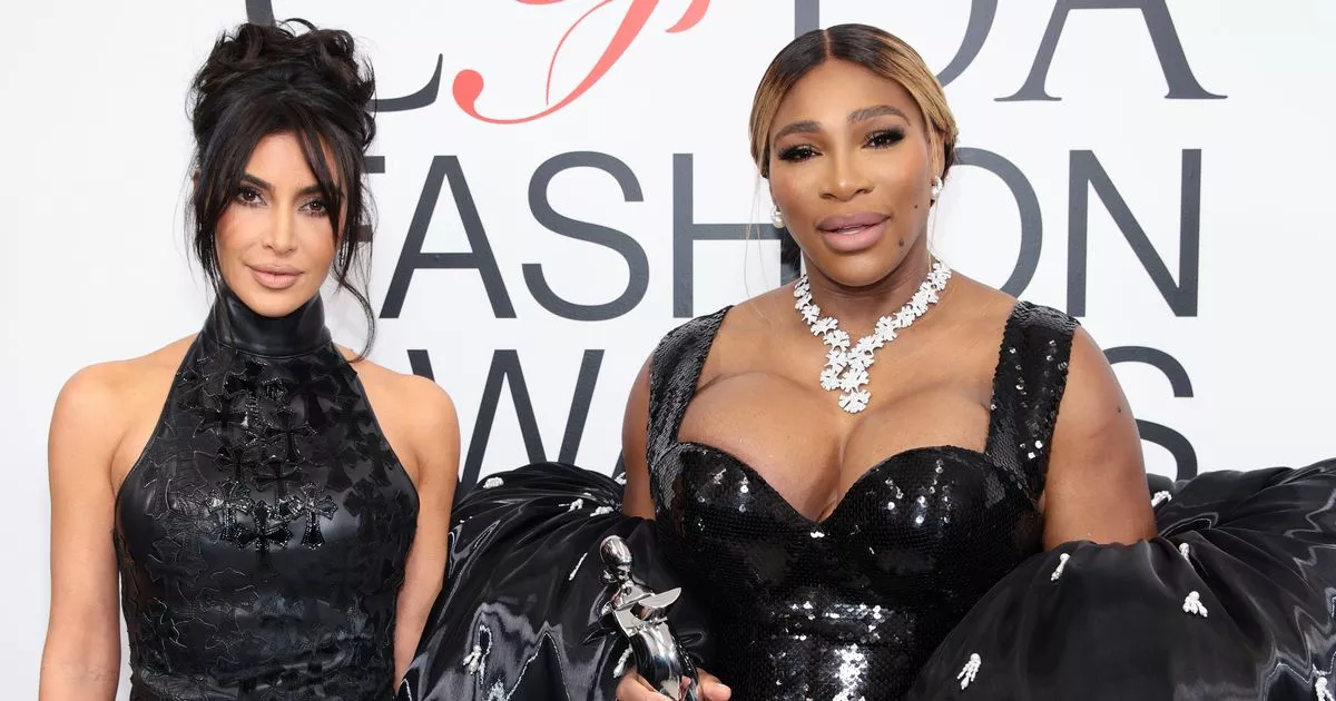 Kim Kardashian ni we washyikirije Serena Williams igihembo yegukanye